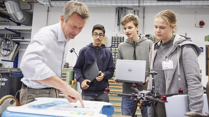 Das A und O von morgen: Schüler programmieren autonome Drohnen bei NXP
