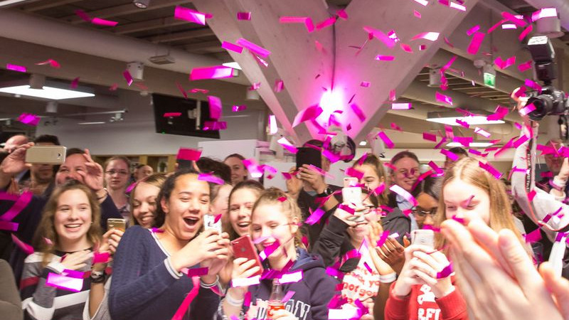 mint:pink XXL: Start auf dem Philips Campus - 230 Mittelstufenschülerinnen aus Hamburg und Norderstedt